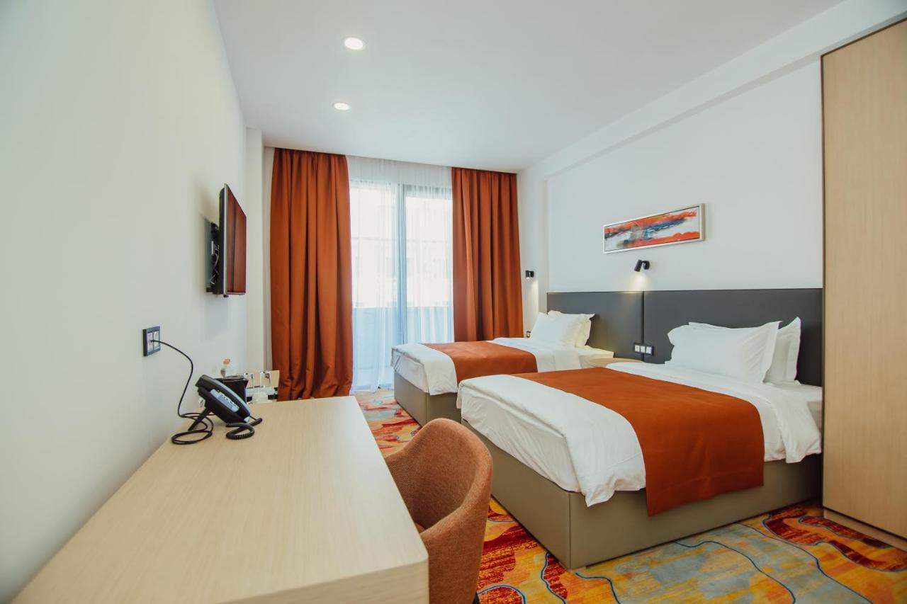 Graphic Hotel Батуми Экстерьер фото
